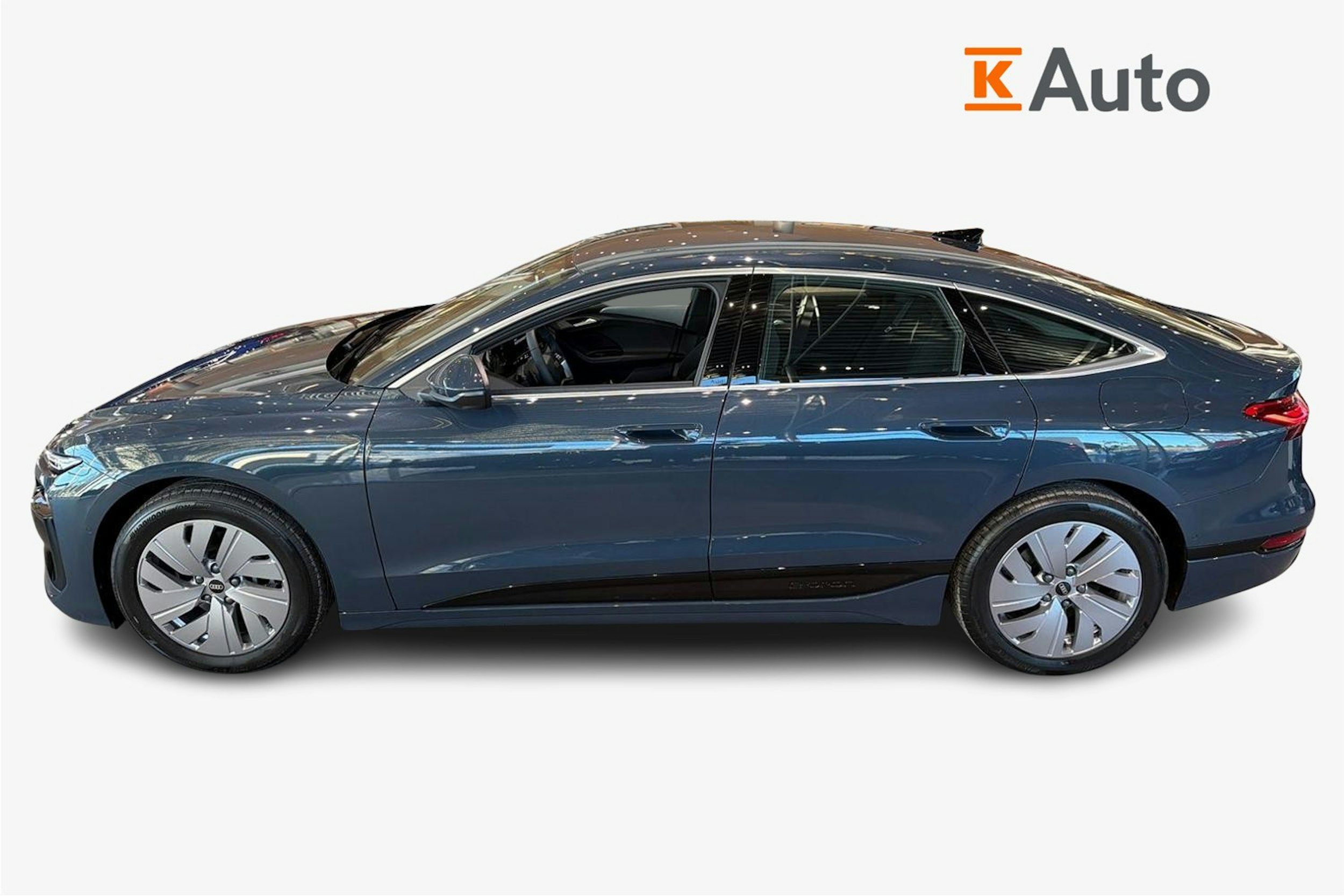 sininen Audi e-tron 2025 kuva 5.