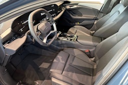 sininen Audi e-tron 2025 kuva 6.