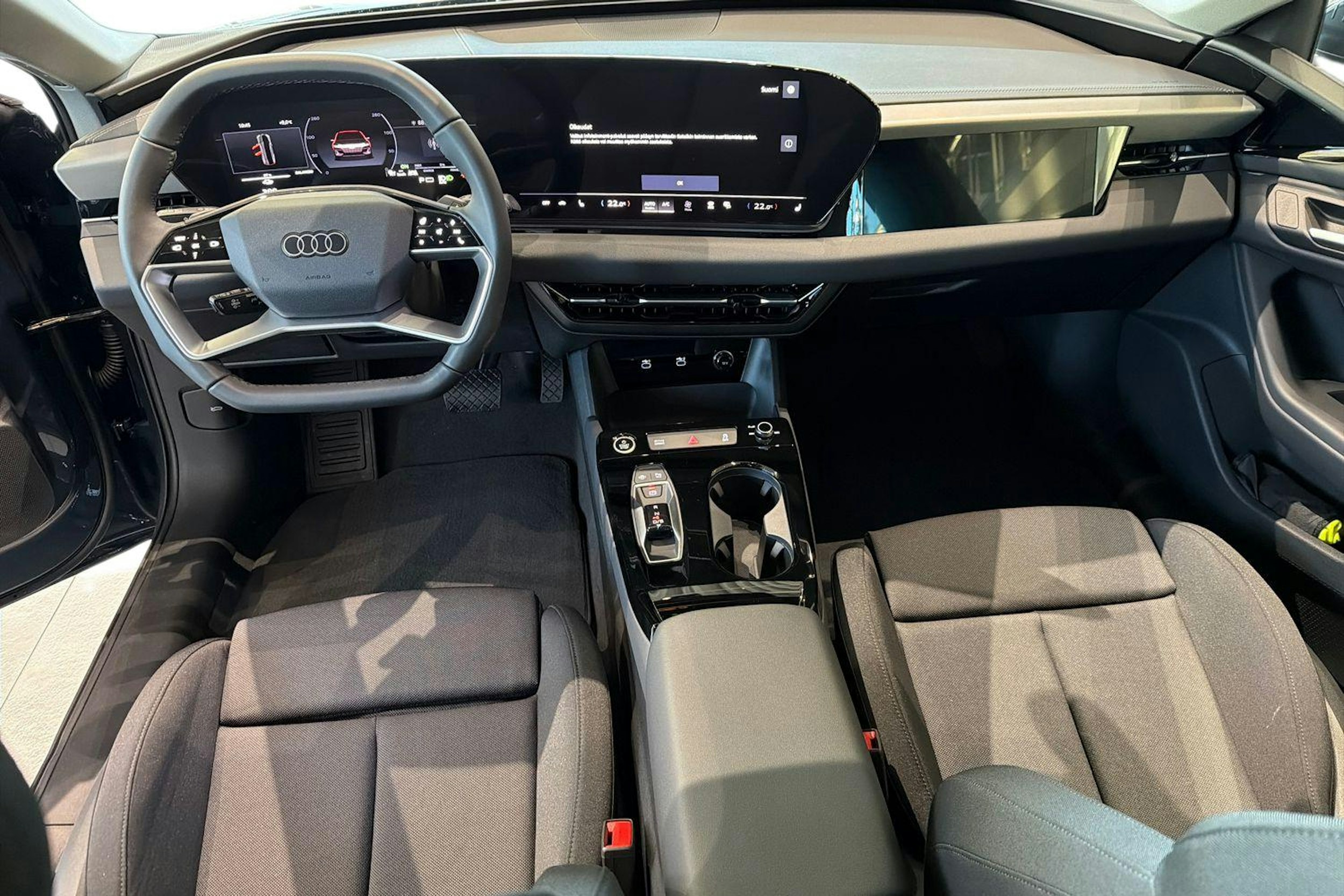 sininen Audi e-tron 2025 kuva 7.