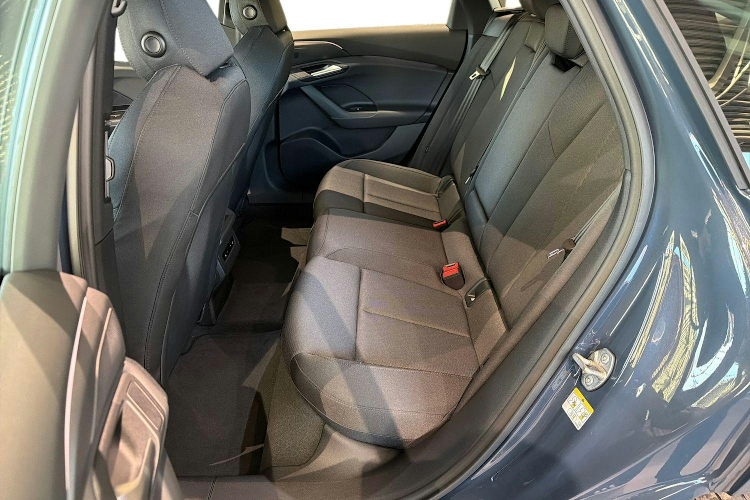 sininen Audi e-tron 2025 kuva 8.