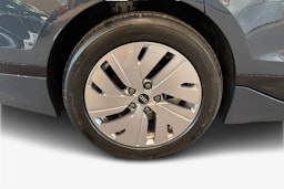 sininen Audi e-tron 2025 kuva 9.