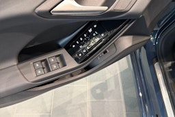 sininen Audi e-tron 2025 kuva 11.