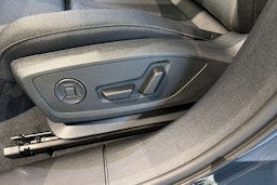 sininen Audi e-tron 2025 kuva 12.