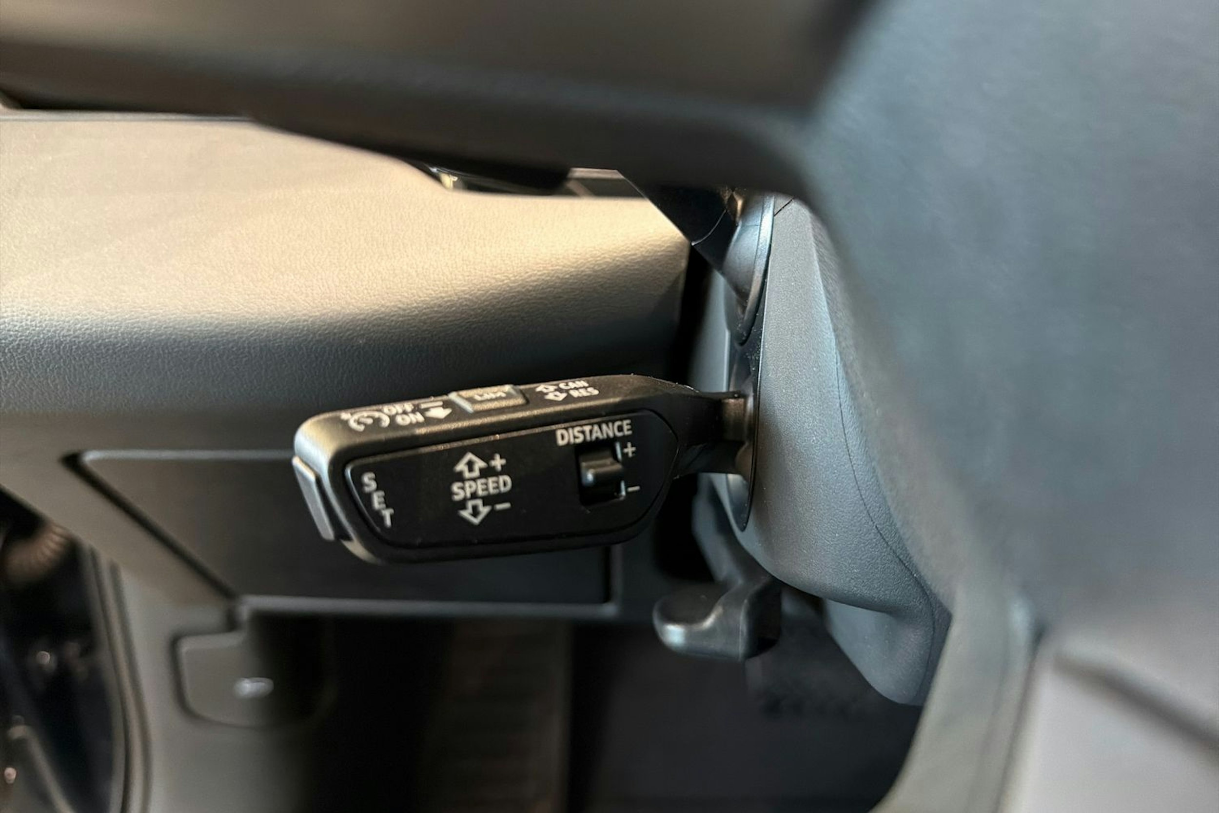 sininen Audi e-tron 2025 kuva 14.