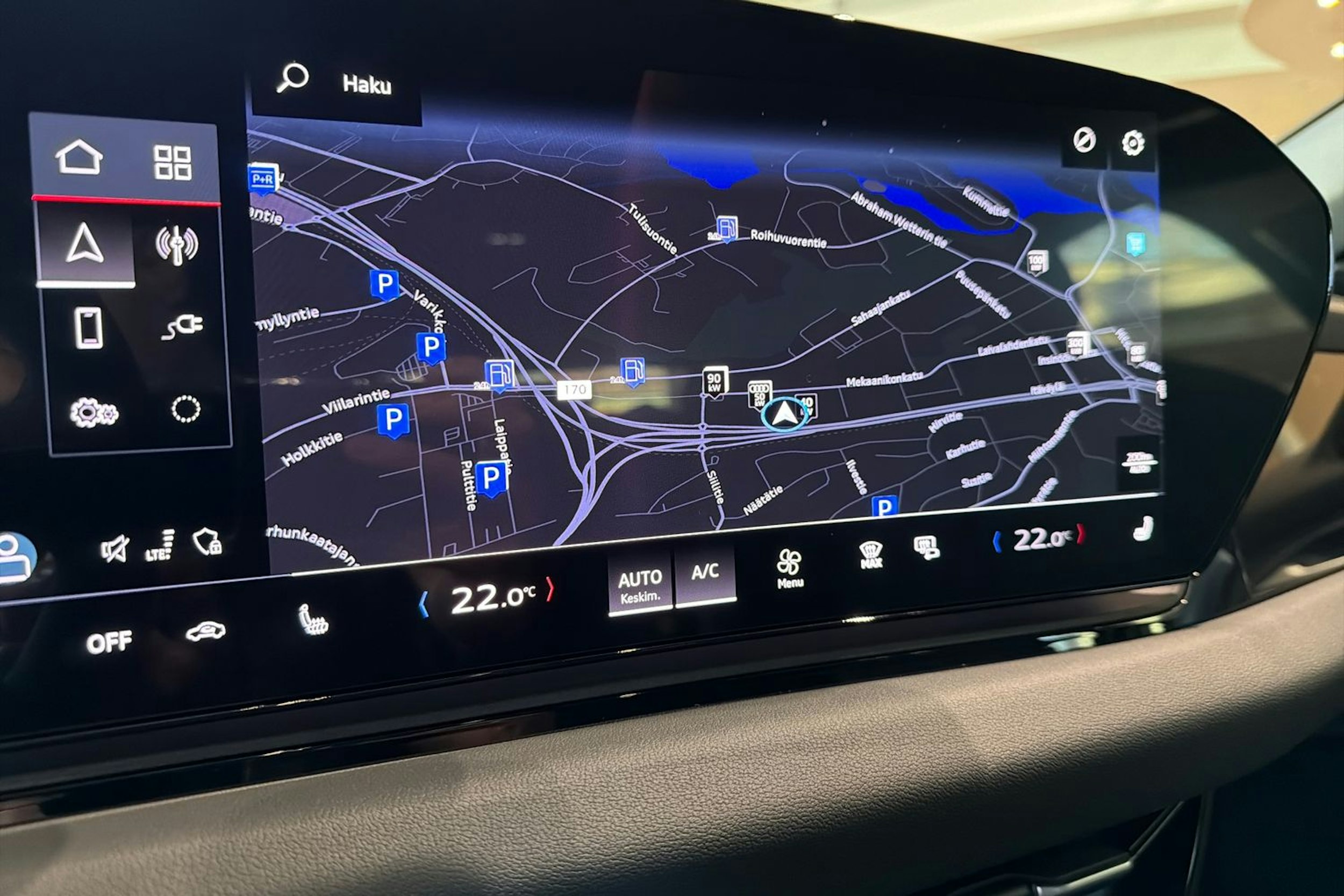 sininen Audi e-tron 2025 kuva 15.