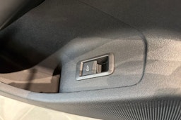 sininen Audi e-tron 2025 kuva 17.