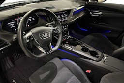 sininen Audi e-tron GT 2021 kuva 7.