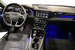sininen Audi e-tron GT 2021 kuva 9.