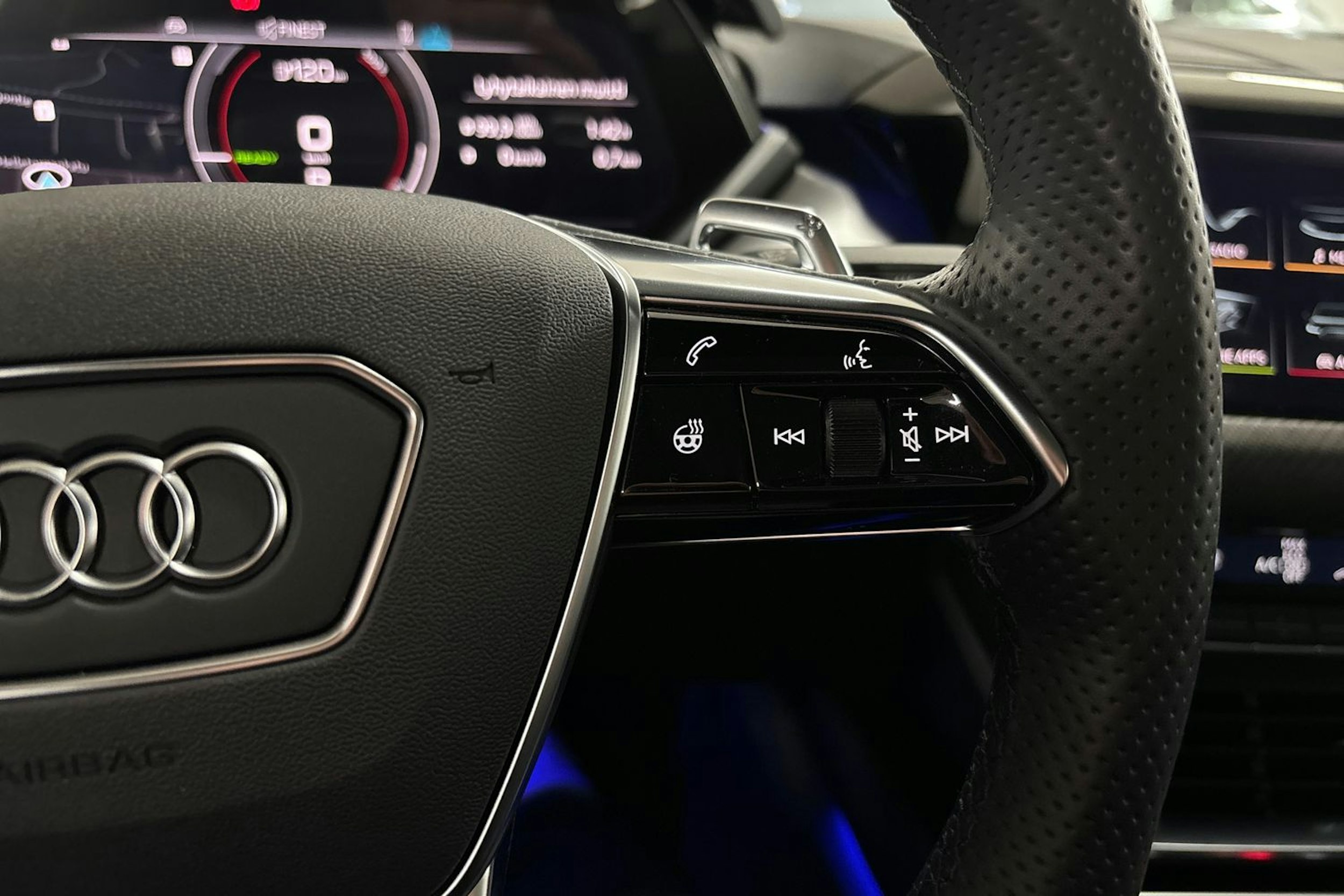 sininen Audi e-tron GT 2021 kuva 17.