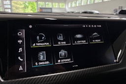 sininen Audi e-tron GT 2021 kuva 22.