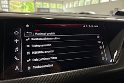 sininen Audi e-tron GT 2021 kuva 26.