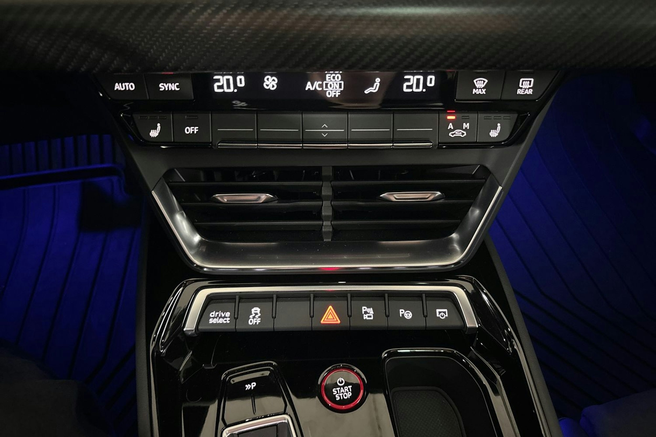sininen Audi e-tron GT 2021 kuva 28.