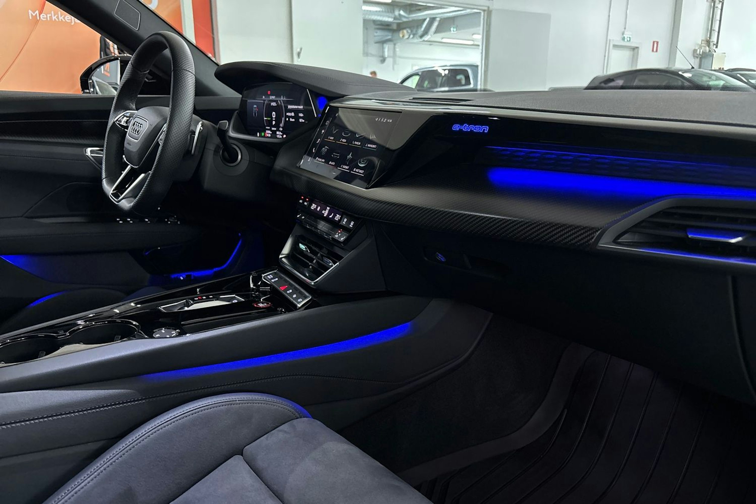 sininen Audi e-tron GT 2021 kuva 33.