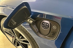 sininen Audi e-tron GT 2021 kuva 35.