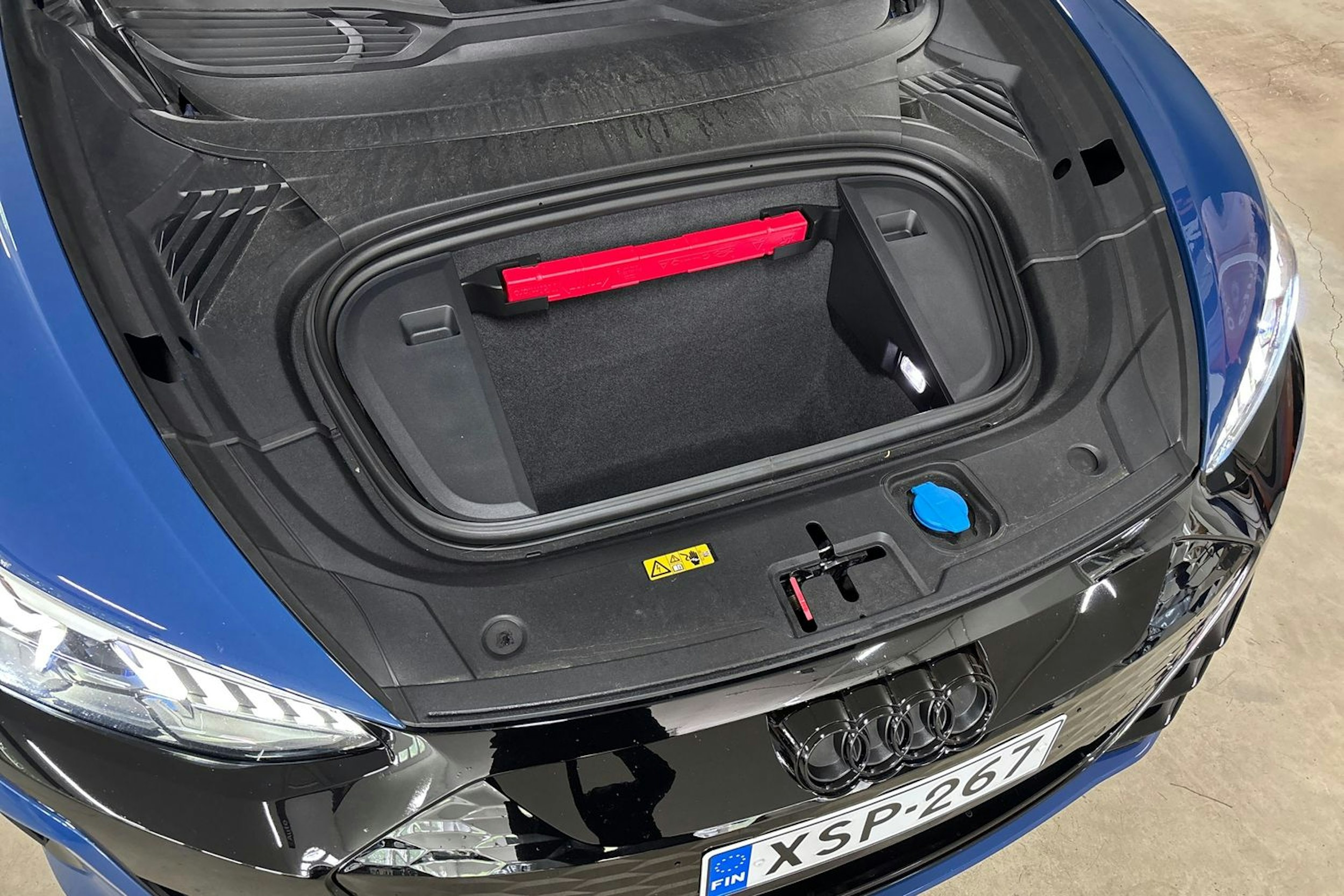 sininen Audi e-tron GT 2021 kuva 36.