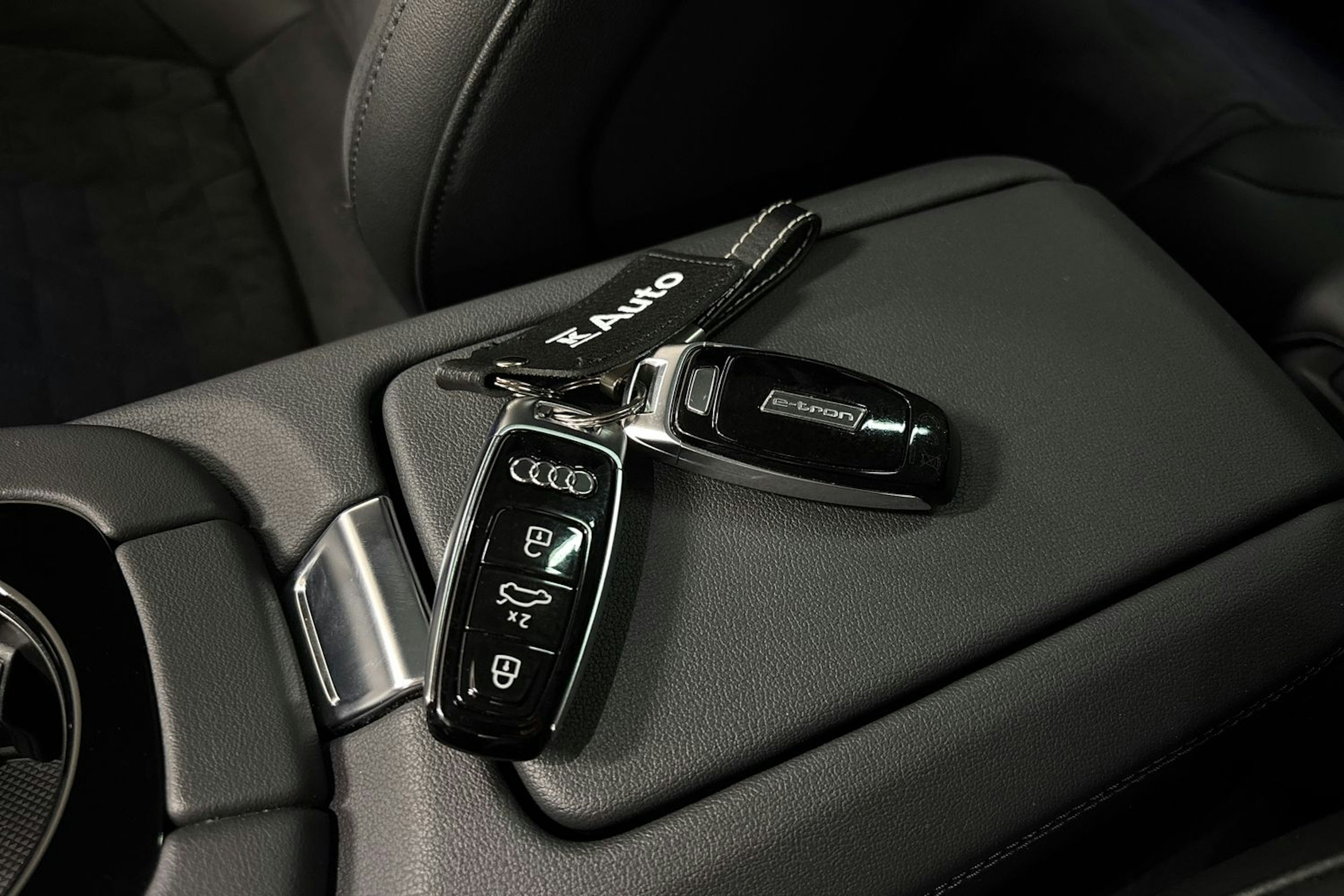 sininen Audi e-tron GT 2021 kuva 37.