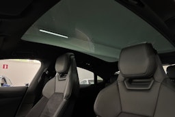 sininen Audi e-tron GT 2021 kuva 38.