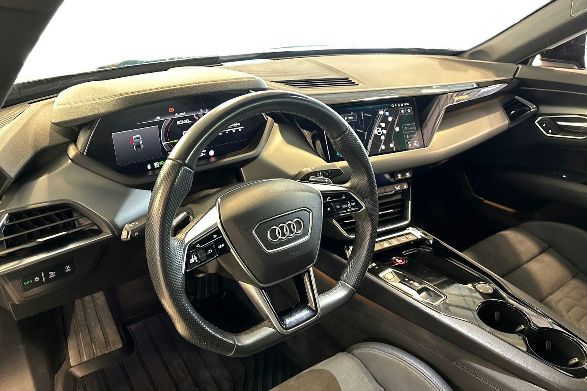 musta Audi e-tron GT 2021 kuva 7.