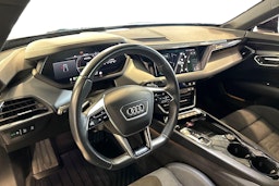 musta Audi e-tron GT 2021 kuva 7.