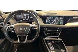 musta Audi e-tron GT 2021 kuva 9.