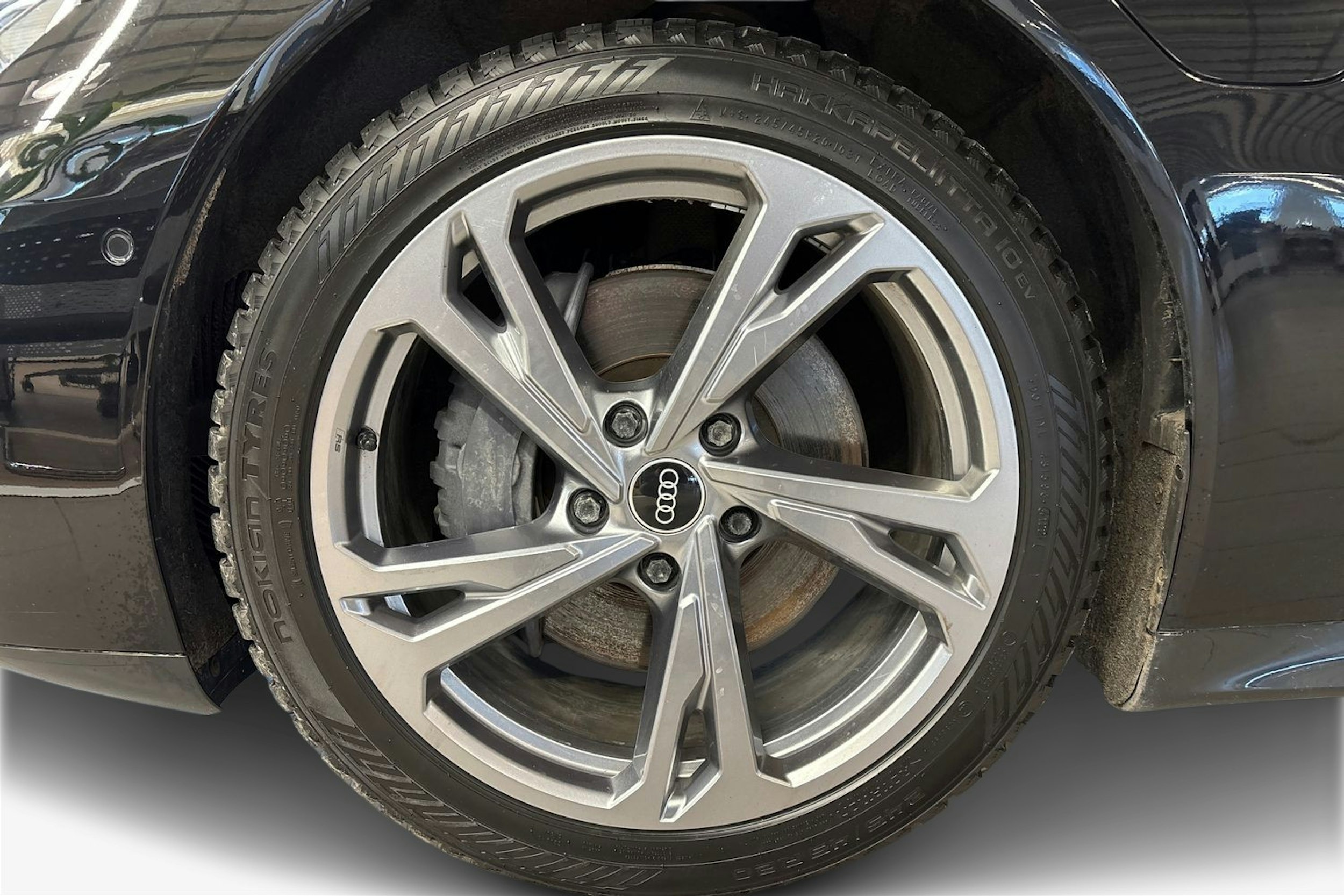 musta Audi e-tron GT 2021 kuva 11.