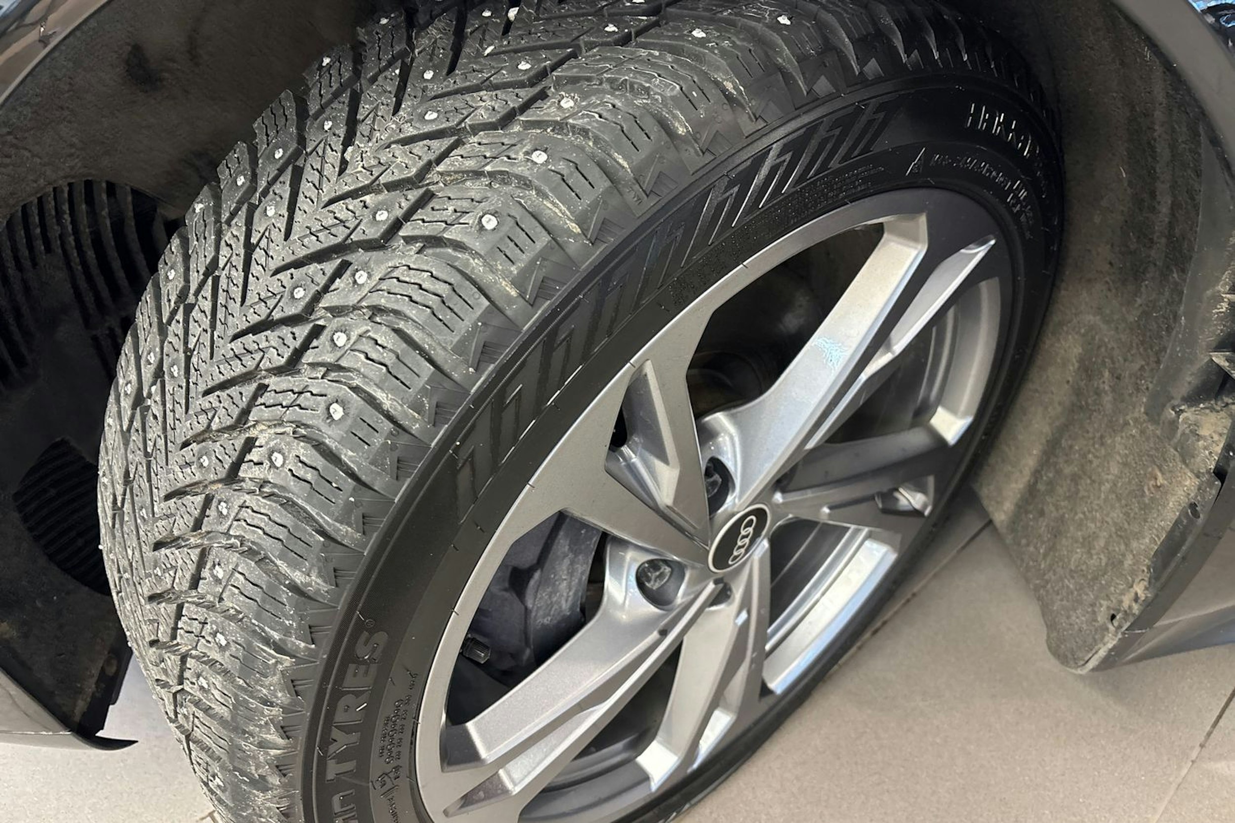 musta Audi e-tron GT 2021 kuva 13.