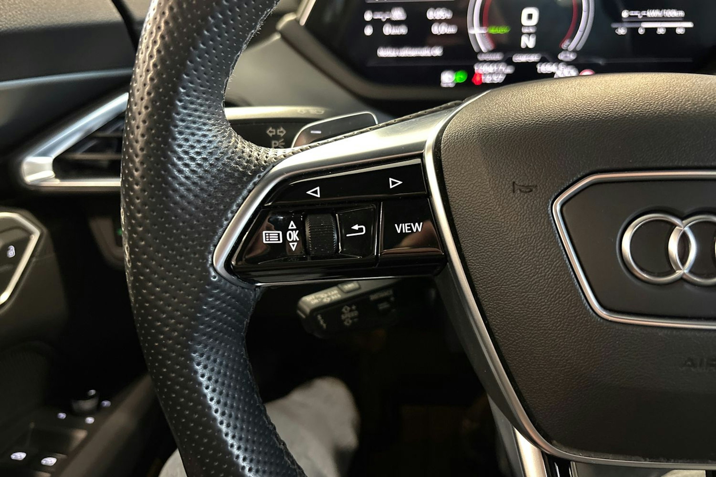 musta Audi e-tron GT 2021 kuva 14.