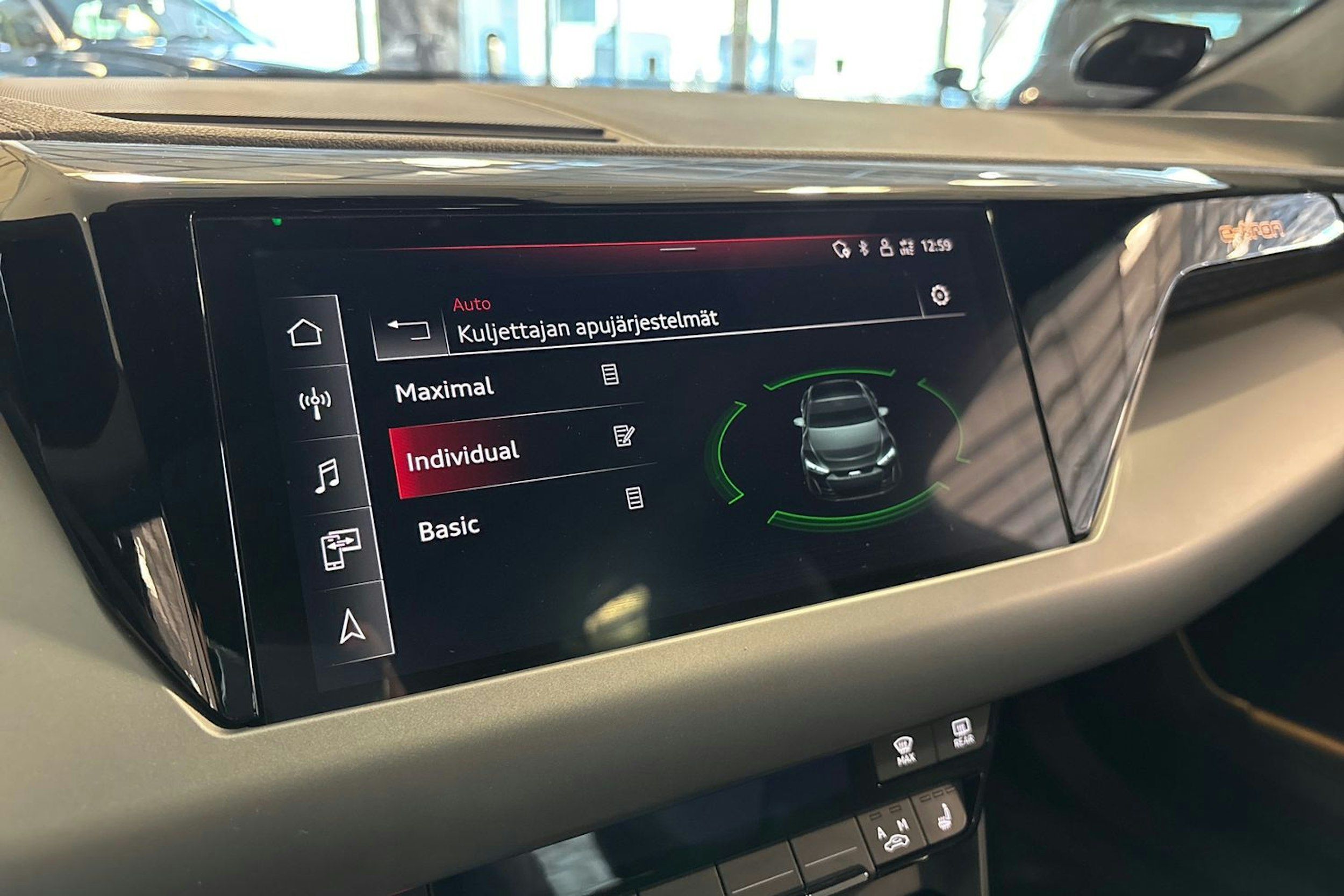 musta Audi e-tron GT 2021 kuva 20.