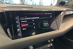 musta Audi e-tron GT 2021 kuva 20.