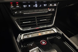 musta Audi e-tron GT 2021 kuva 21.