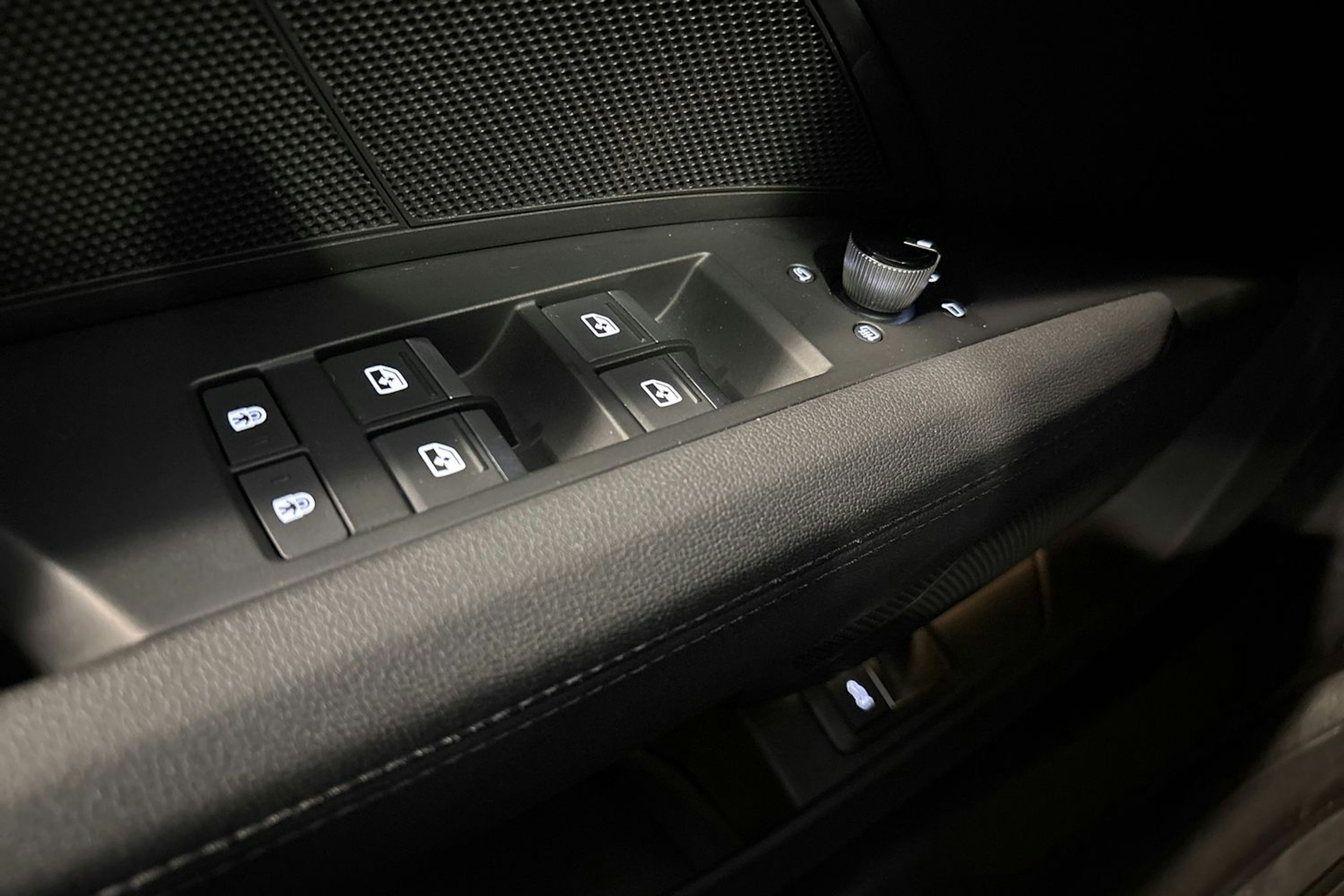 musta Audi e-tron GT 2021 kuva 22.