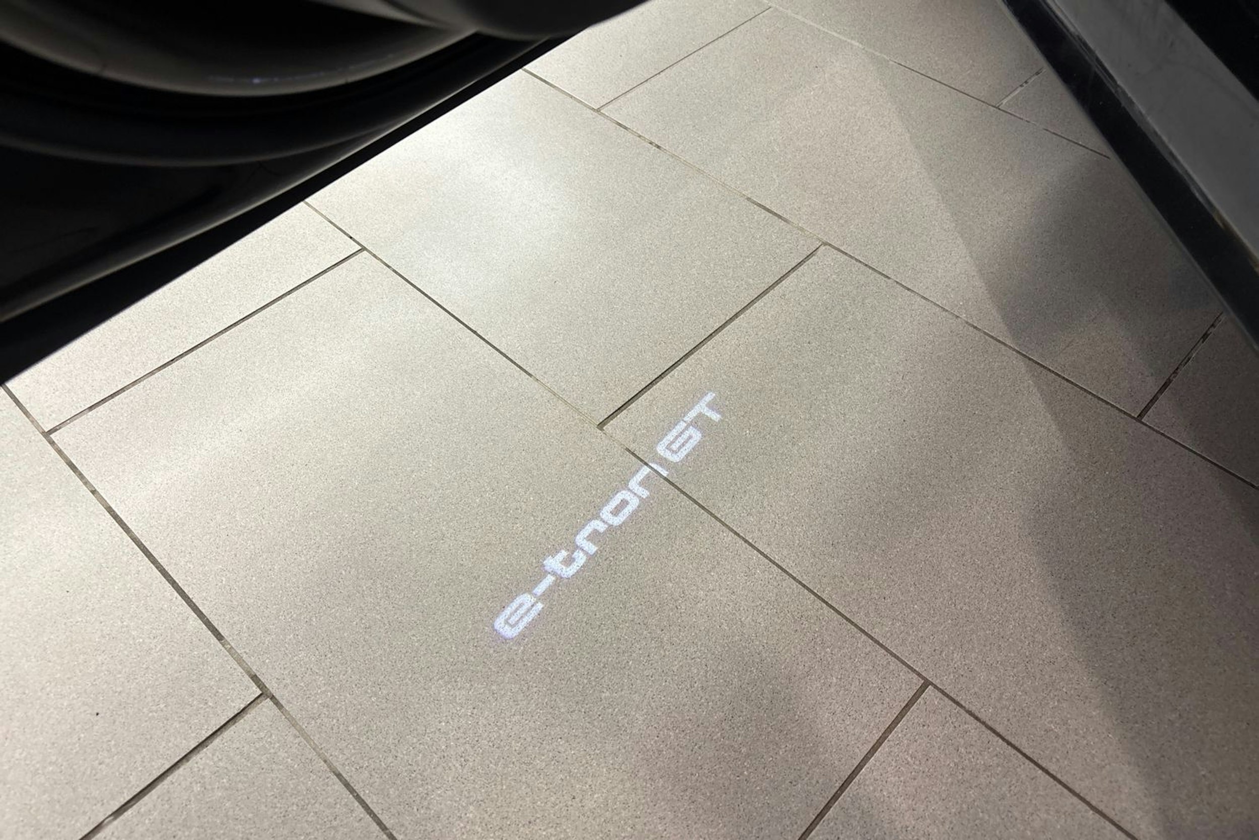 musta Audi e-tron GT 2021 kuva 24.