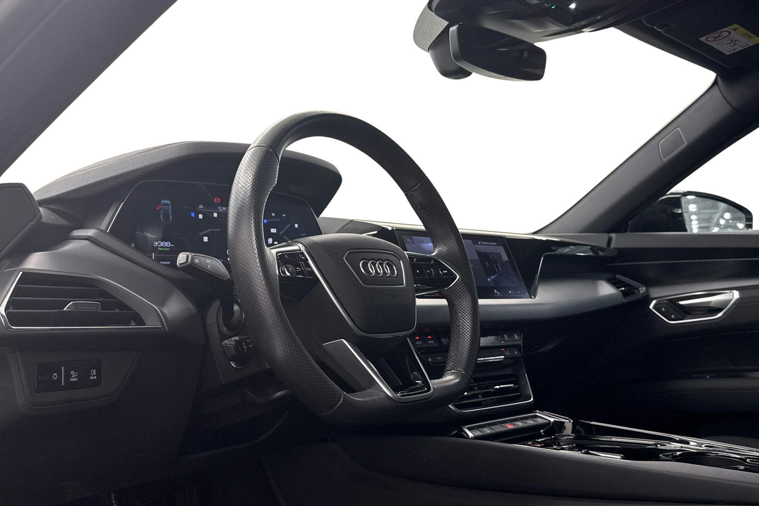 harmaa Audi e-tron GT 2022 kuva 6.