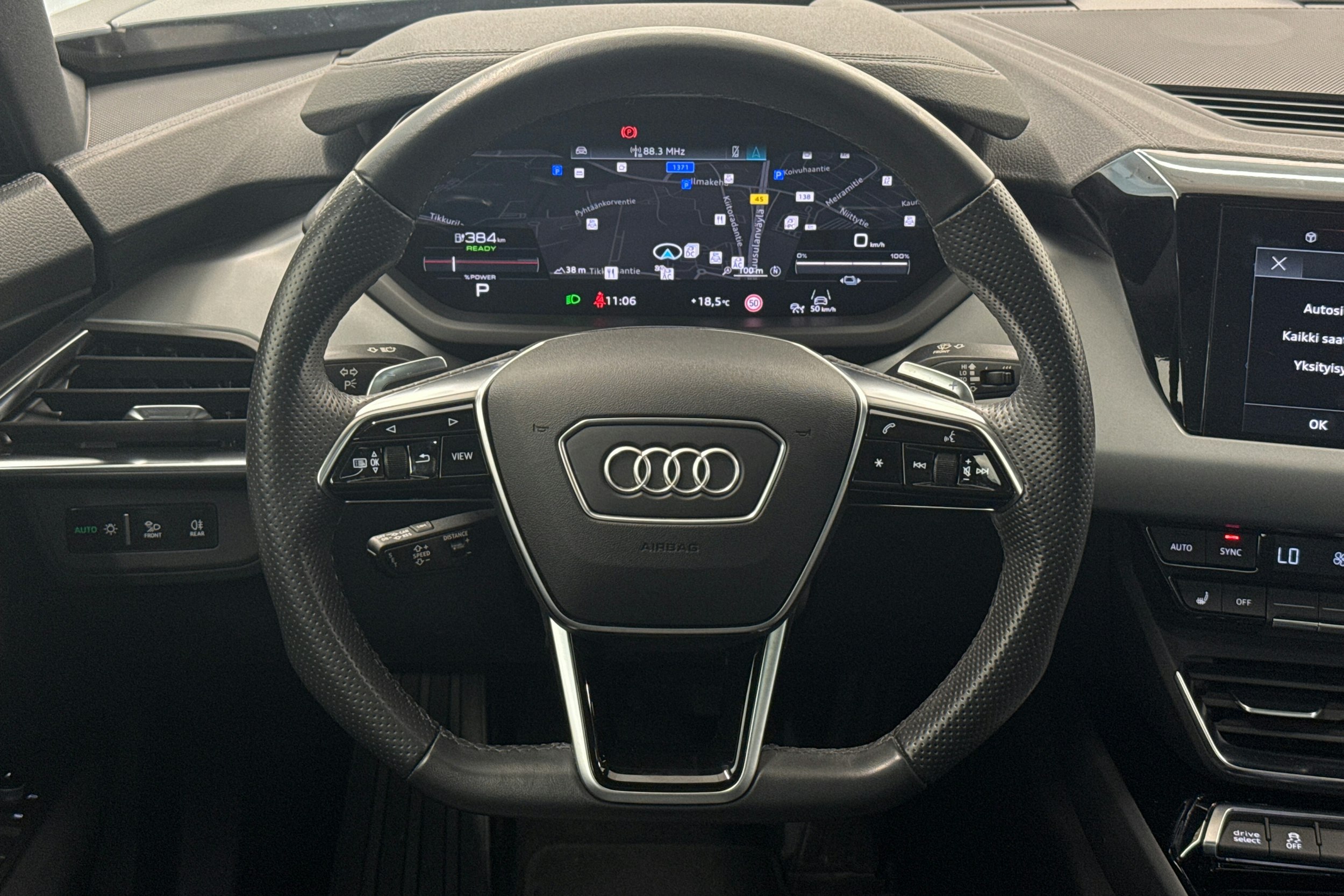 harmaa Audi e-tron GT 2022 kuva 8.