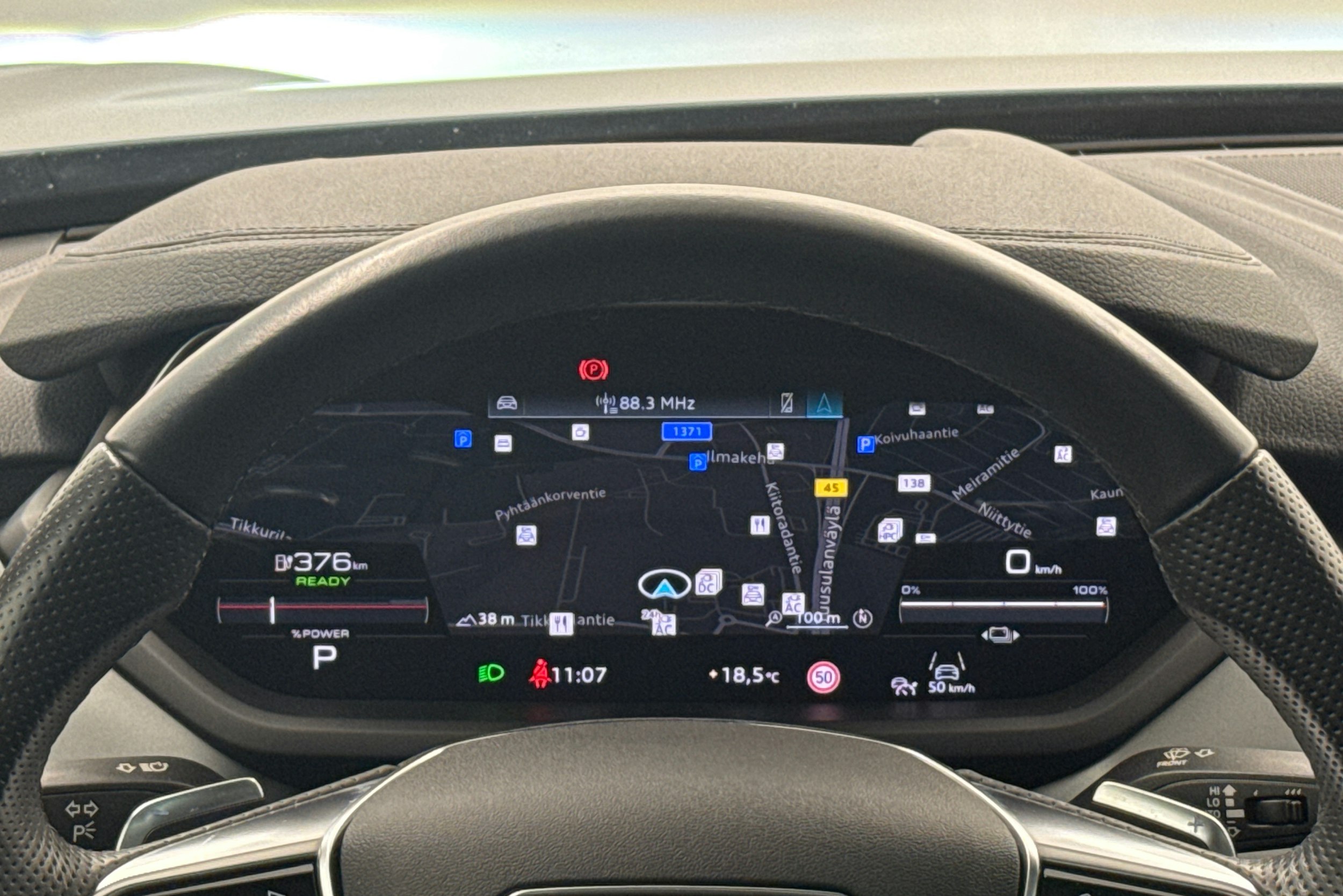 harmaa Audi e-tron GT 2022 kuva 9.