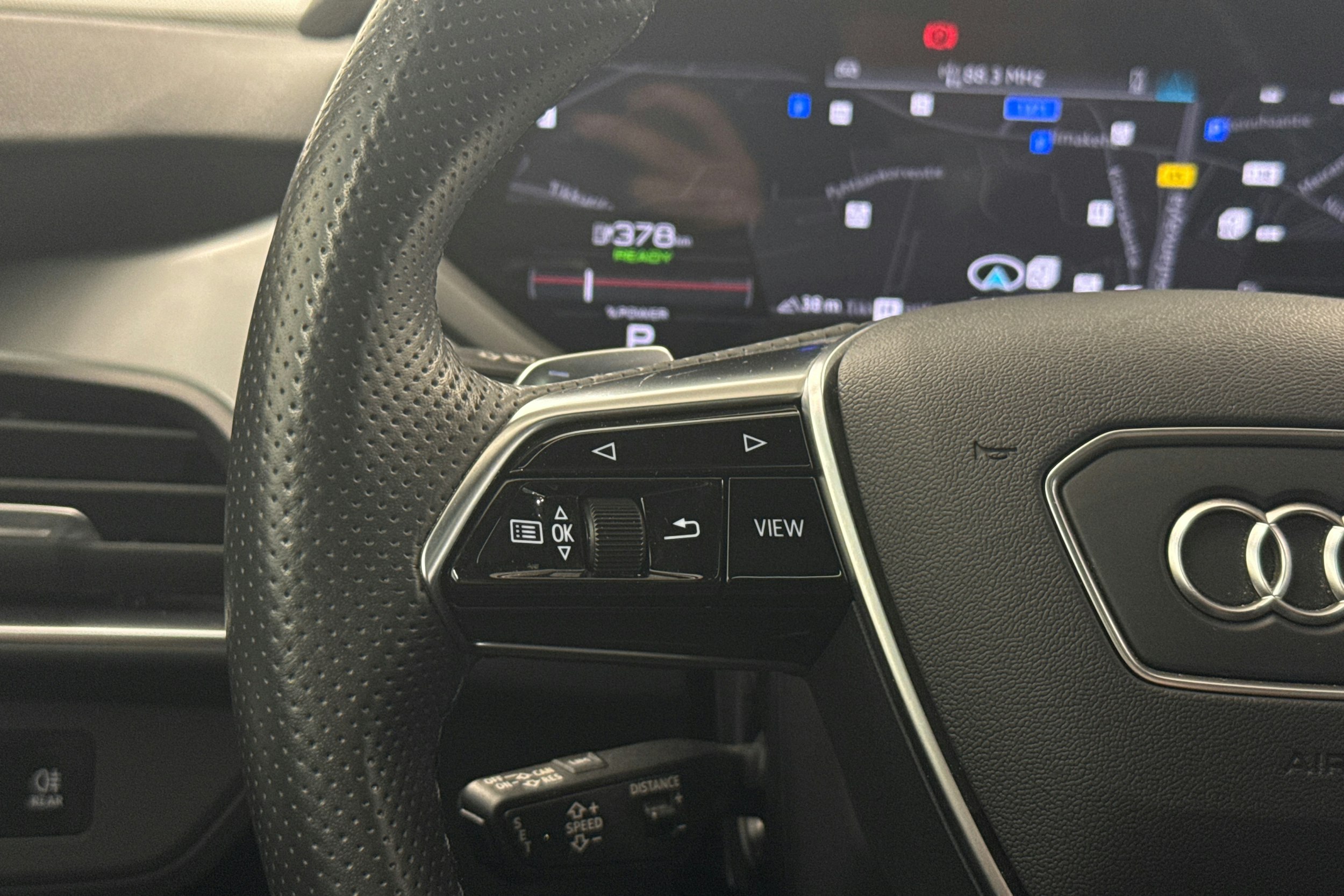 harmaa Audi e-tron GT 2022 kuva 10.