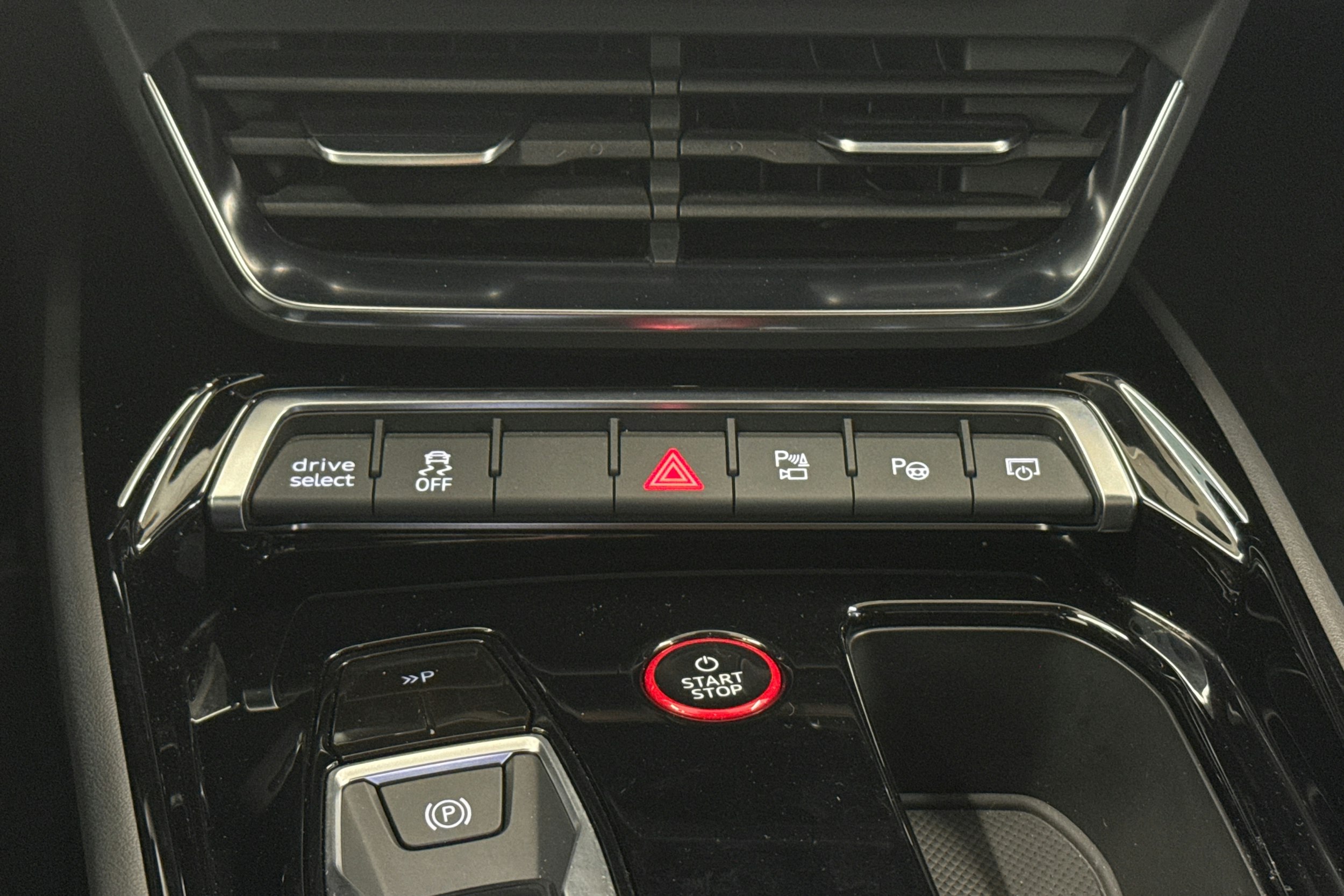 harmaa Audi e-tron GT 2022 kuva 21.