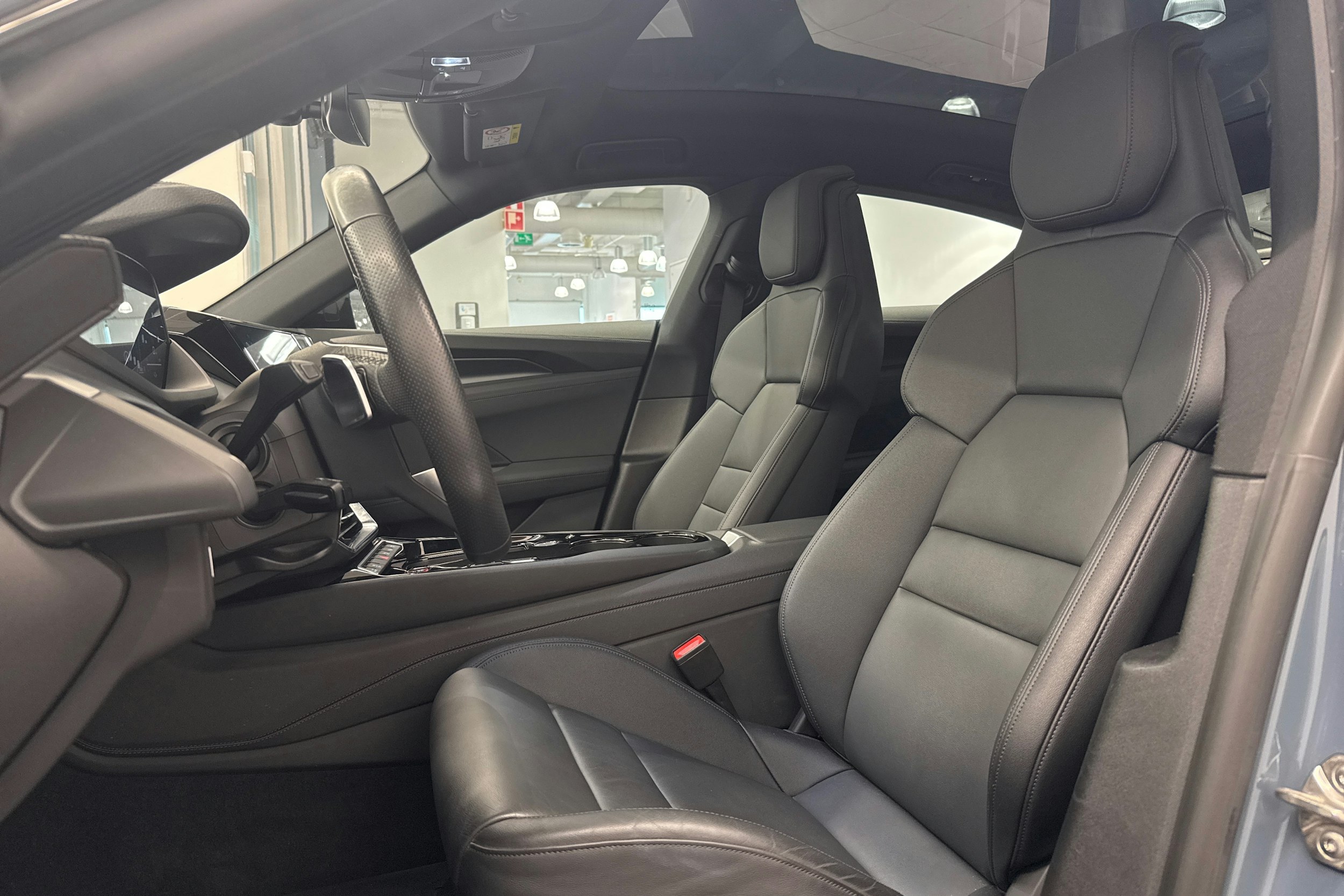 harmaa Audi e-tron GT 2022 kuva 23.