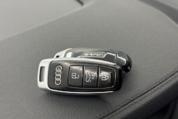 harmaa Audi e-tron GT 2022 kuva 28.