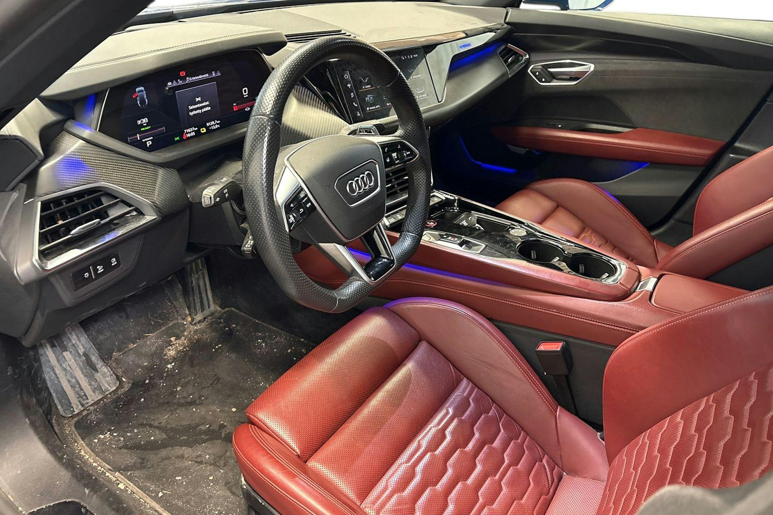 sininen Audi e-tron GT 2022 kuva 3.