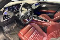 sininen Audi e-tron GT 2022 kuva 3.