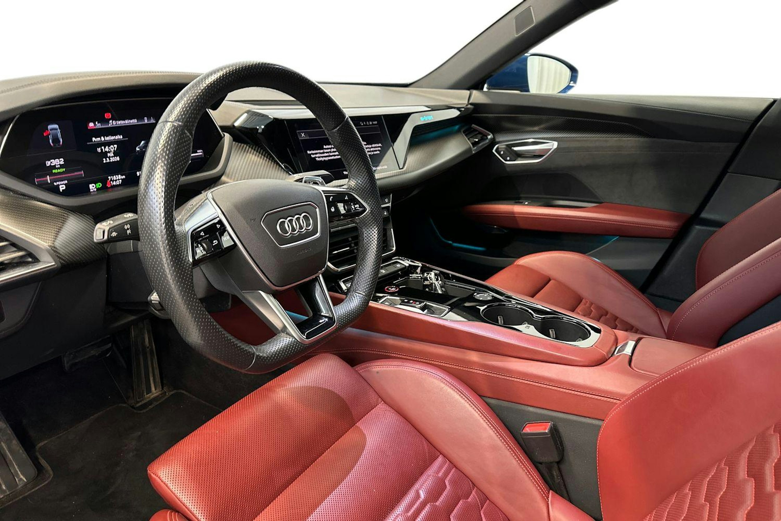 sininen Audi e-tron GT 2022 kuva 7.