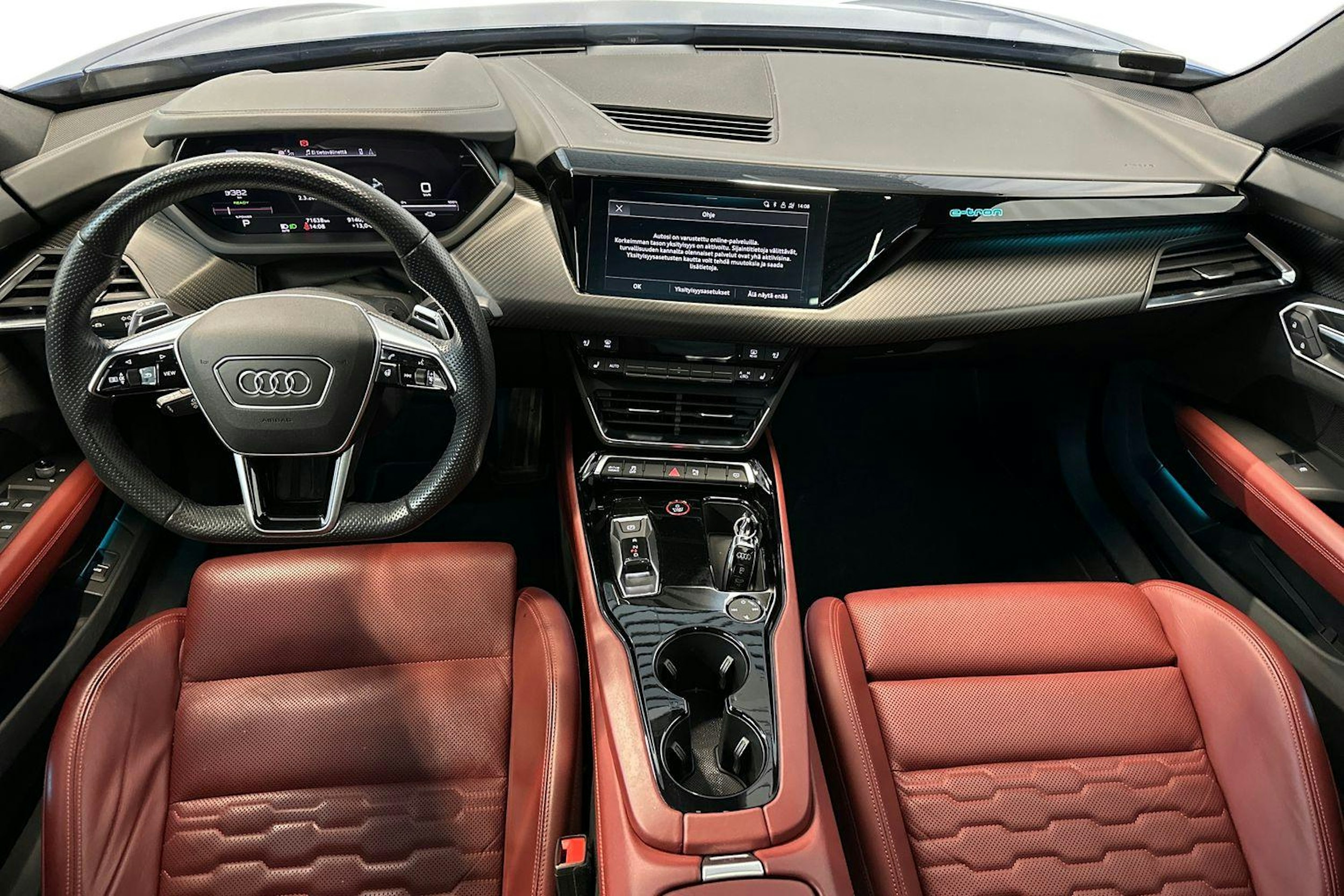 sininen Audi e-tron GT 2022 kuva 9.