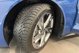 sininen Audi e-tron GT 2022 kuva 11.