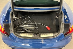 sininen Audi e-tron GT 2022 kuva 14.