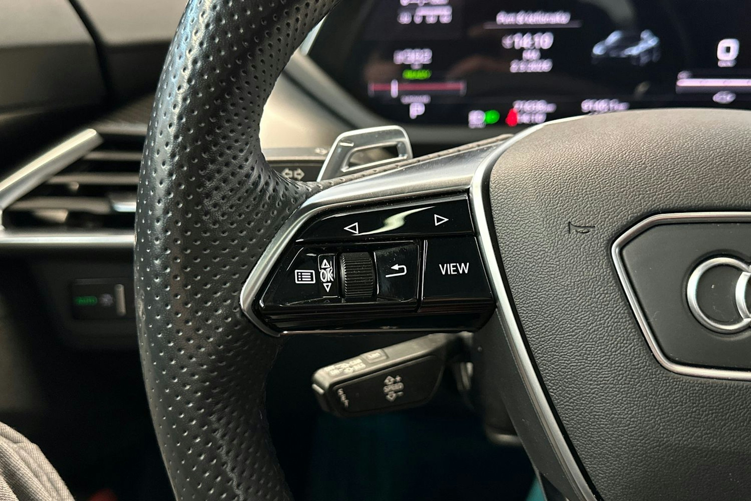 sininen Audi e-tron GT 2022 kuva 16.