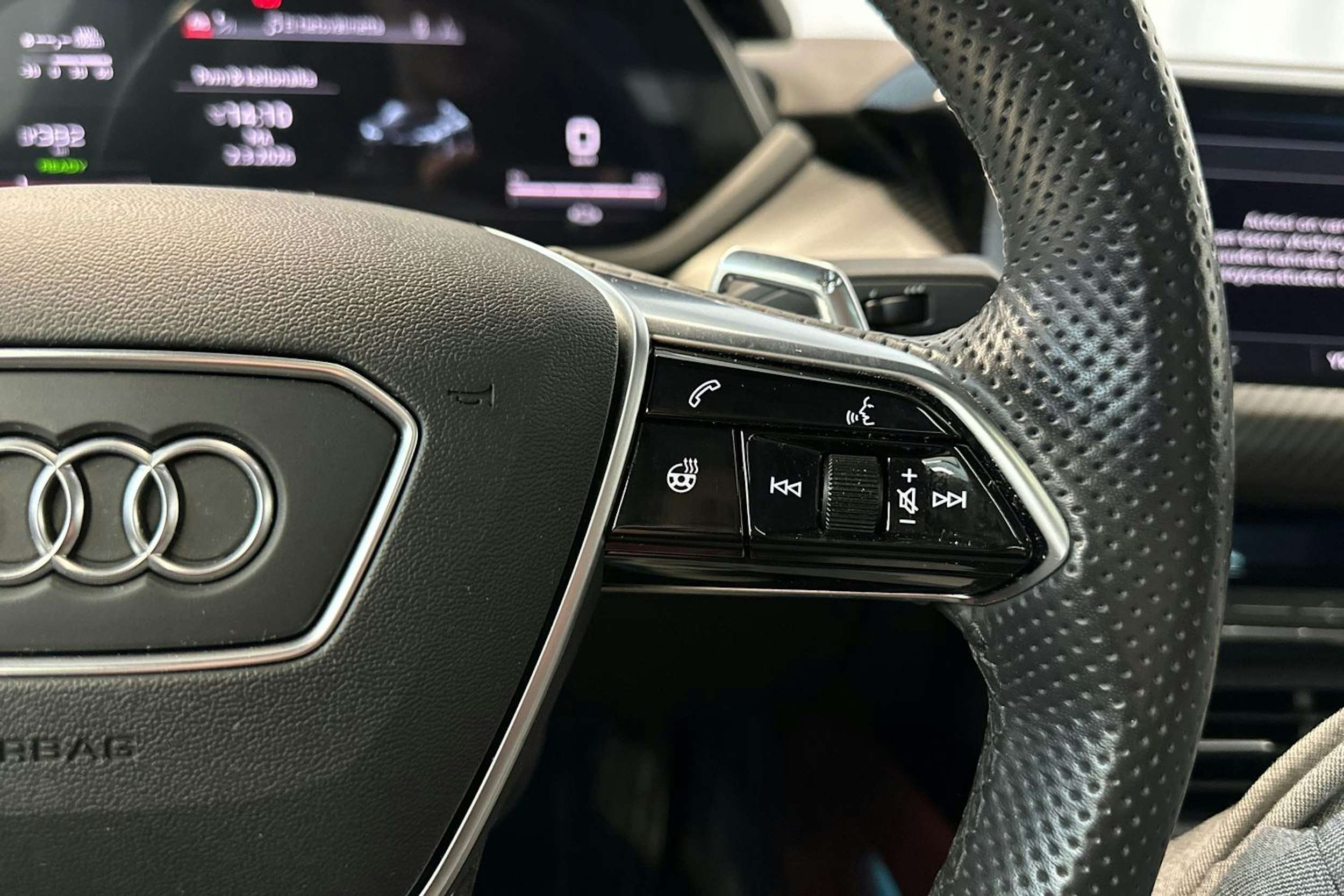 sininen Audi e-tron GT 2022 kuva 17.