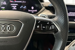 sininen Audi e-tron GT 2022 kuva 17.