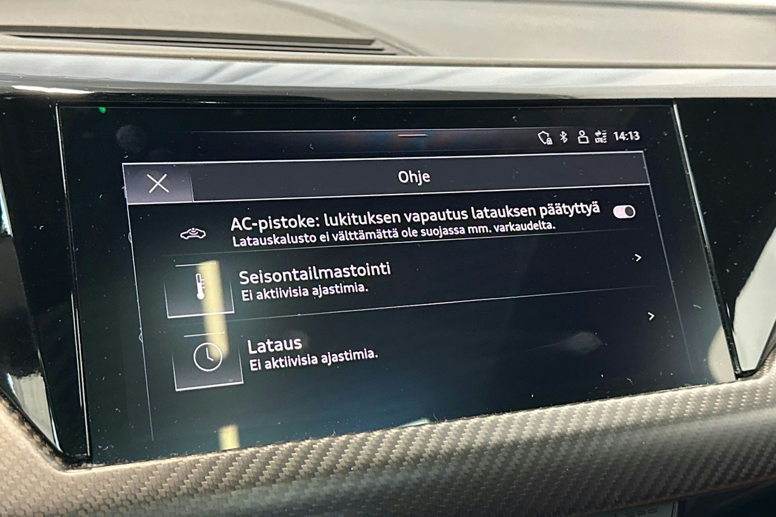 sininen Audi e-tron GT 2022 kuva 19.