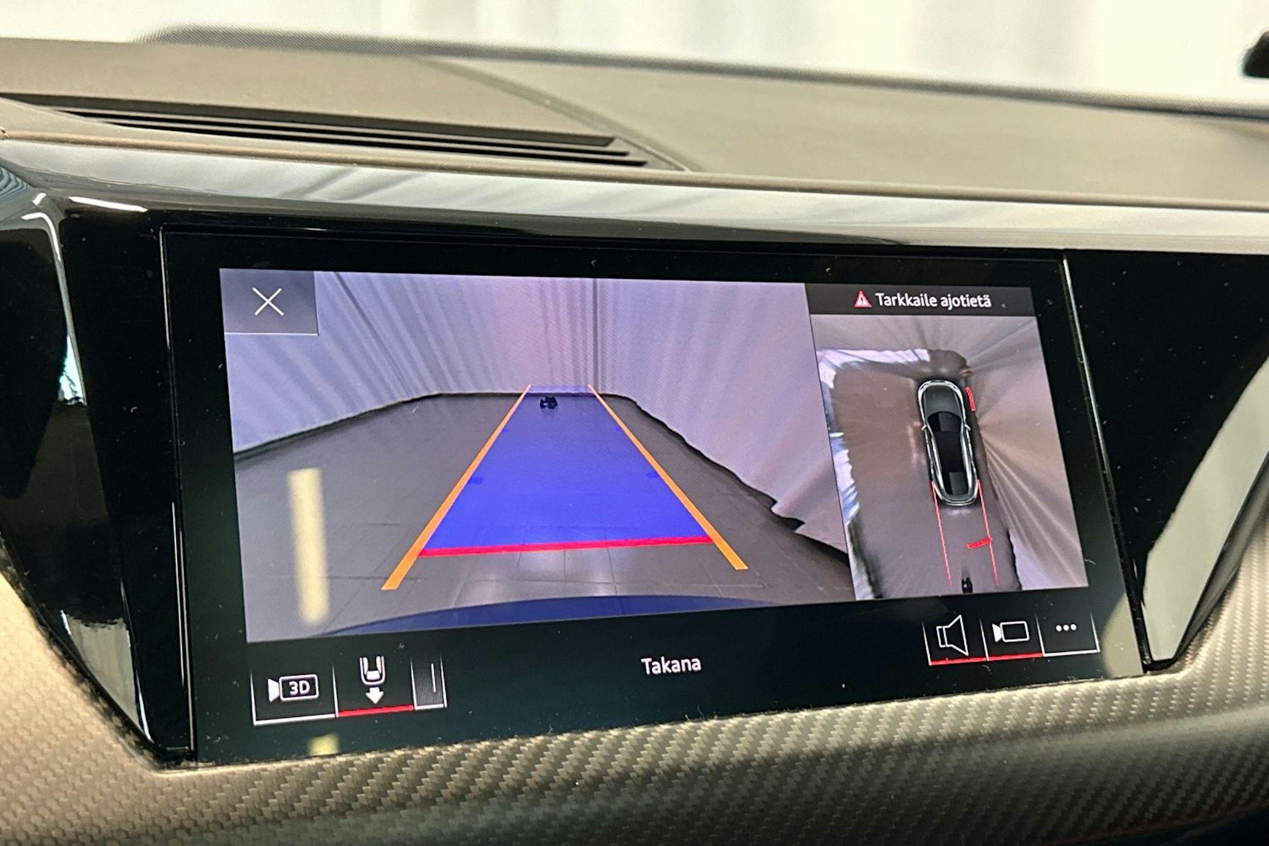 sininen Audi e-tron GT 2022 kuva 20.